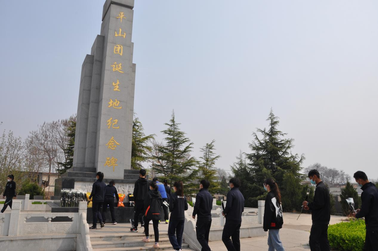 �廳Ӣ��  �¾��һ�  ���л���  �������� �������������ľٰ조������Ӣ�ҡ��ߵ�ʷѧϰ����