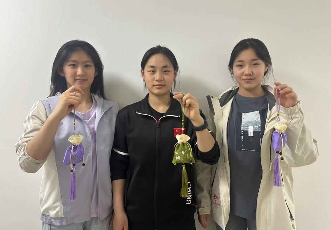 �˶�����ѧУ�ٰ조�԰�Ϊ�� ������񡱸ж��ؿ��������Ȼ